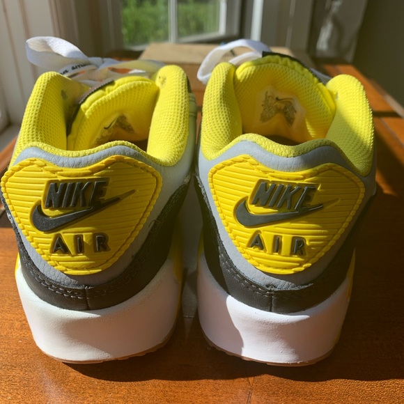 Nike Air Max “go the extra smile” smiley sneakers, unisex size 4Y - Picture 5 of 10
